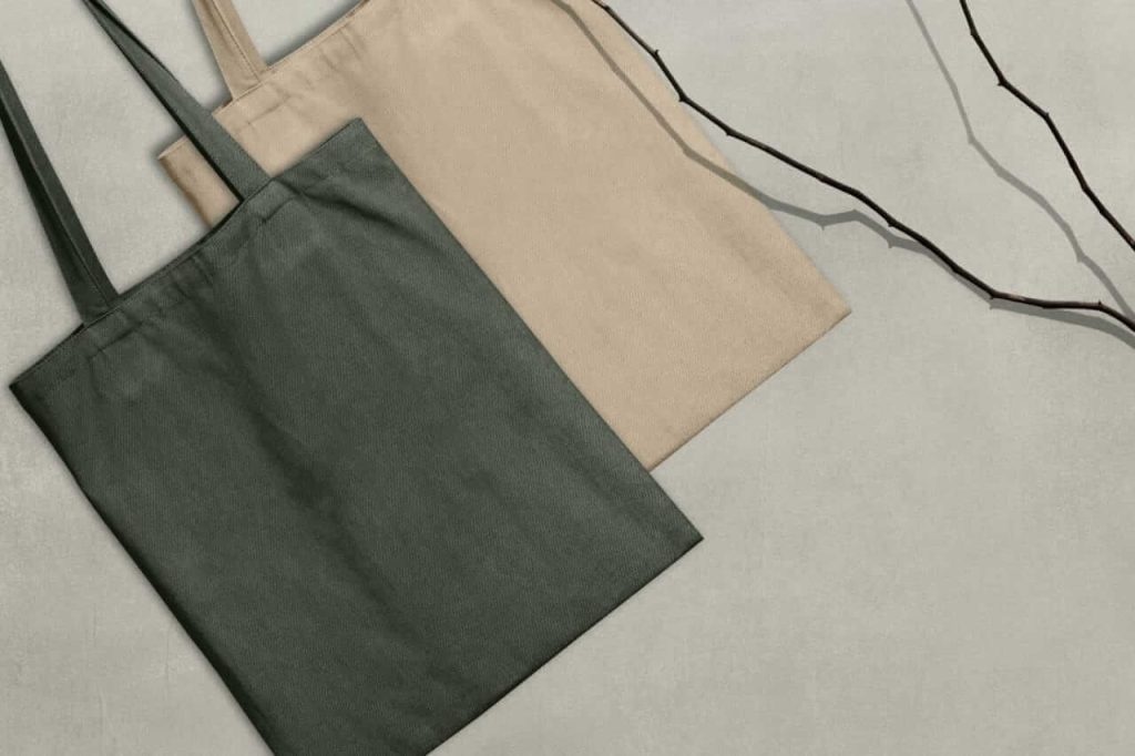 tote bag warna hijau army dan beige dengan bahan tote bag yang bagus