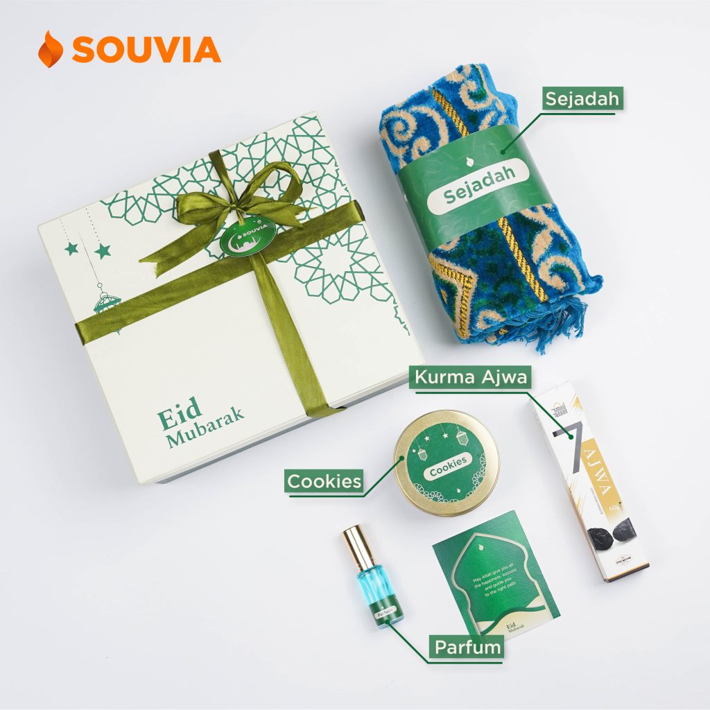 Detail produk dari Kamila Ramadhan Gift. Terdiri dari kurma ajwa, cookies, parfum, dan sajadah turkey.