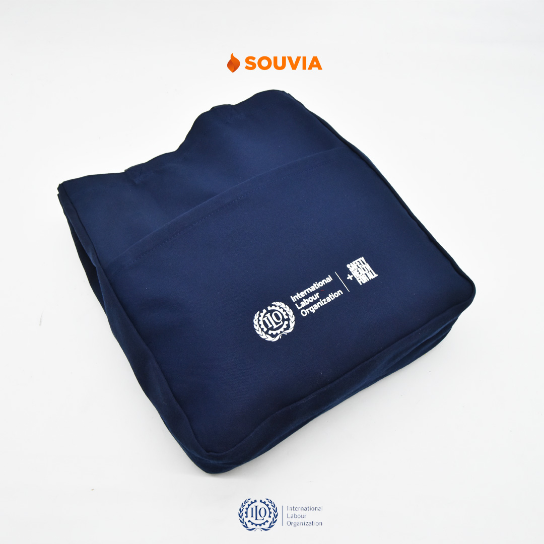 Portofolio dari IDLO berupa payung, pouch Toiza, tumbler Straight, dan tote bag Foldable.